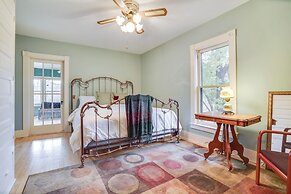 Eau Claire Retreat: Close to Chippewa Riverfront!