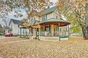 Eau Claire Retreat: Close to Chippewa Riverfront!