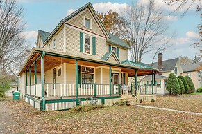Eau Claire Retreat: Close to Chippewa Riverfront!