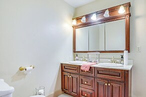 Eau Claire Retreat: Close to Chippewa Riverfront!