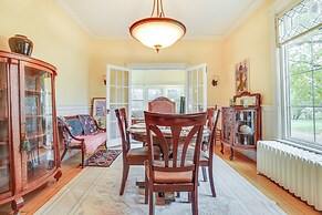 Eau Claire Retreat: Close to Chippewa Riverfront!