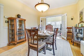 Eau Claire Retreat: Close to Chippewa Riverfront!