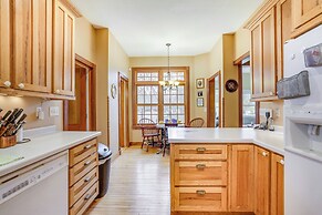 Eau Claire Retreat: Close to Chippewa Riverfront!