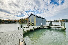 Waterfront Topping Vacation Home w/ Boat Dock!