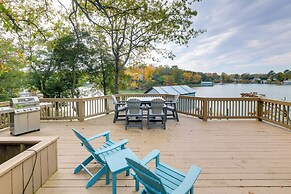 Waterfront Topping Vacation Home w/ Boat Dock!