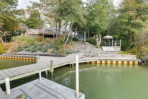 Waterfront Topping Vacation Home w/ Boat Dock!