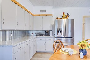 Lovely Rural Hixton Farmhouse w/ Porch & Fire Pit!