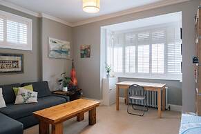 Inviting 1BD Flat - 20 Mins to Brighton Beach!