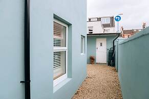 Inviting 1BD Flat - 20 Mins to Brighton Beach!