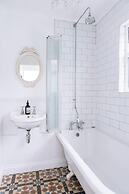 Inviting 1BD Flat - 20 Mins to Brighton Beach!