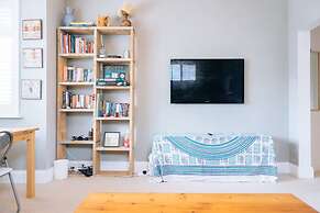 Inviting 1BD Flat - 20 Mins to Brighton Beach!