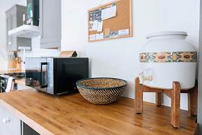Inviting 1BD Flat - 20 Mins to Brighton Beach!