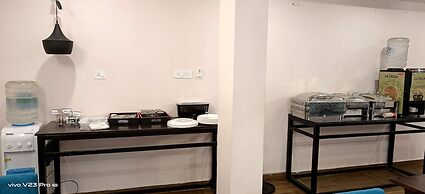 DE CROWN LUXURY HOTEL