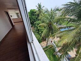 DE CROWN LUXURY HOTEL