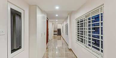 DE CROWN LUXURY HOTEL