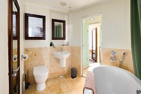 Beautiful & Vibrant 2BD Home w/ Balcony - Hackney!