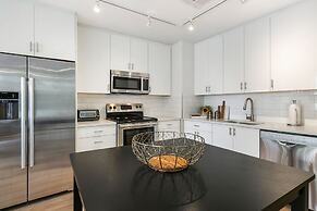 Elegance 4BR Luxury Condo New Orleans