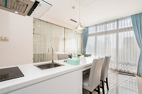 Tracy Ben Thanh Tower