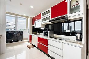 Tracy Ben Thanh Tower