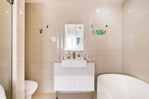 Tracy Ben Thanh Tower