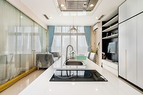 Tracy Ben Thanh Tower