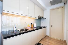 Tracy Ben Thanh Tower