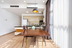 Tracy Ben Thanh Tower