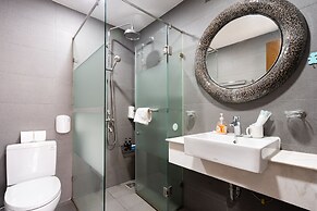 Tracy Ben Thanh Tower