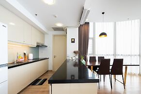 Tracy Ben Thanh Tower