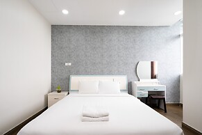 Tracy Ben Thanh Tower