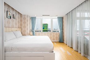 Tracy Ben Thanh Tower