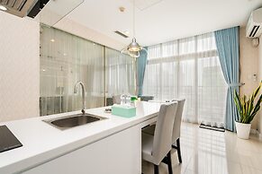 Tracy Ben Thanh Tower