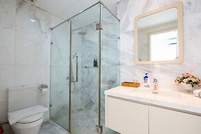 Tracy Ben Thanh Tower