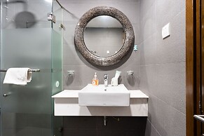 Tracy Ben Thanh Tower