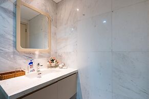 Tracy Ben Thanh Tower