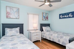 Ocean and Racquet 8208