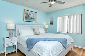Ocean and Racquet 8208