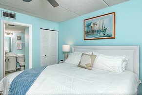Ocean and Racquet 8208