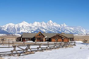 NEW! Elk Refuge Safari Chalet with Teton Views!