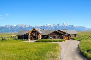 NEW! Elk Refuge Safari Chalet with Teton Views!