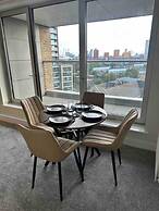2 Bed Flat - Sleeps 4 - Balcony - Smoking