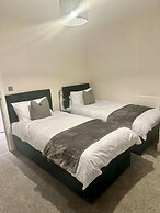 2 Bed Flat - Sleeps 4 - Balcony - Smoking