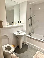 2 Bed Flat - Sleeps 4 - Balcony - Smoking
