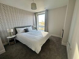 2 Bed Flat - Sleeps 4 - Balcony - Smoking