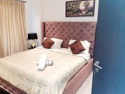 Immaculate Beauty Gem-5 Star Location- Pools - Gym