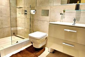 Immaculate Beauty Gem-5 Star Location- Pools - Gym