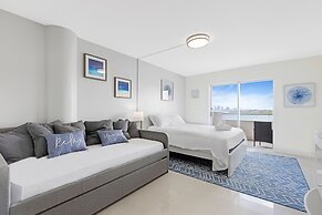 Waterfront condo Studio - Free Parking