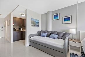 Waterfront condo Studio - Free Parking