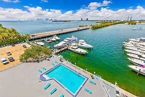 Waterfront condo Studio - Free Parking