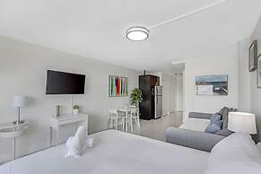 Waterfront condo Studio - Free Parking